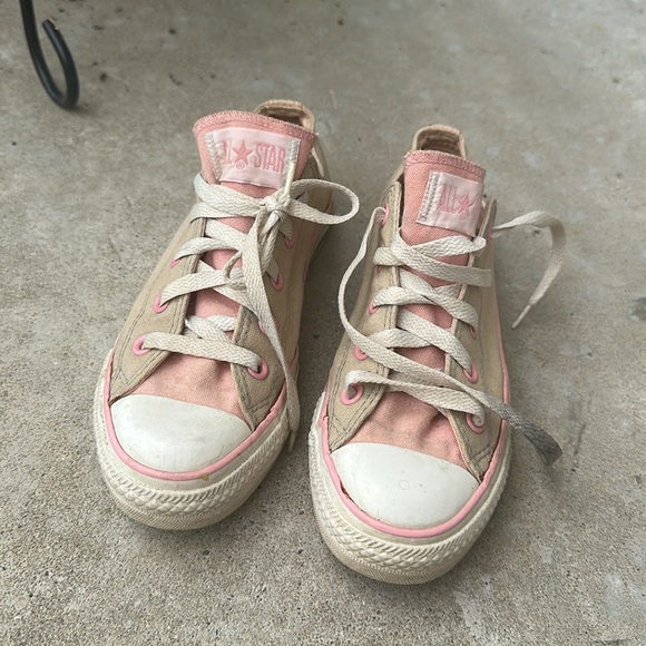 Converse women’s sneakers tan and pink shoes size 6 - Picture 2 of 6